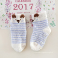 Großhandel Kindersocken Winter 100% Baumwolle niedliche Koralle dicke Fleece Füße Nicht-Schlupfboden Socken Babysocken